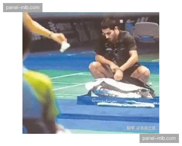 “赛前动态：兰斯后卫阿卜杜勒哈米德伤愈复出，将提升防线空中对抗能力”