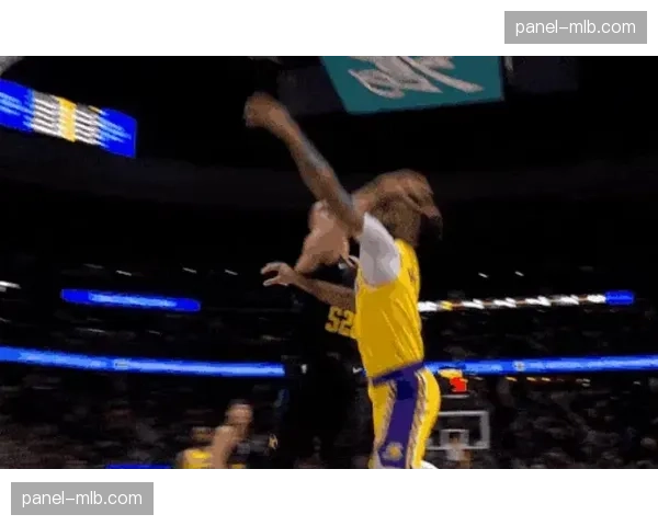 “官方裁定：因插眼犯规无法继续，比赛以技术判定收场”